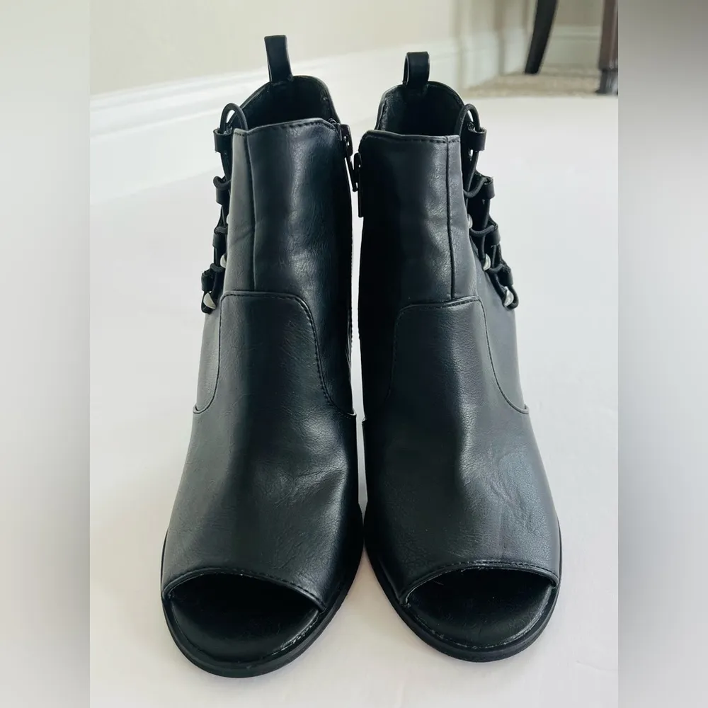 G by Guess Sleek Black Ankle Booties with Open Toes and Side Zipper Size 7M - Image 3