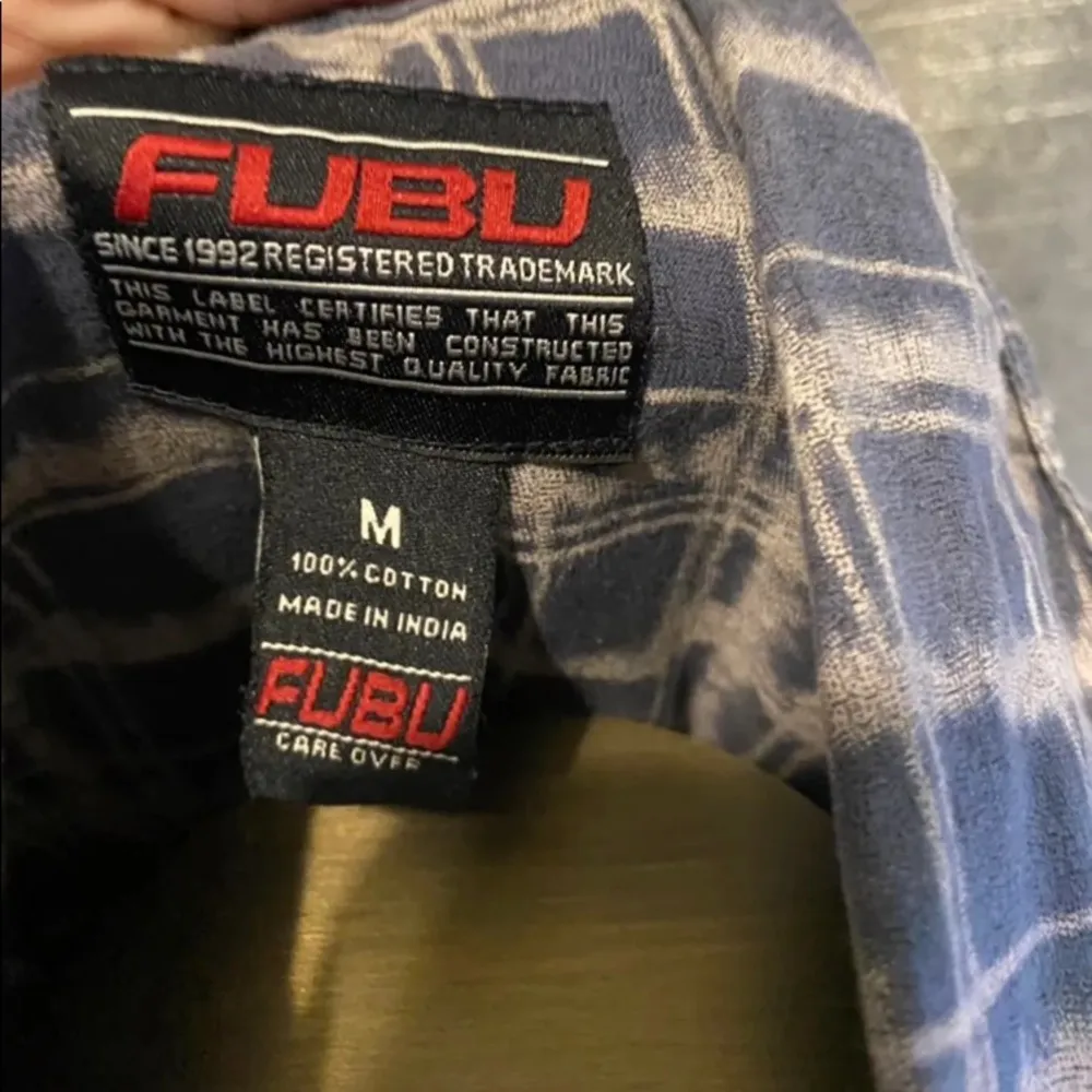 Fubu shirt in medium grey and white size medium - Image 3