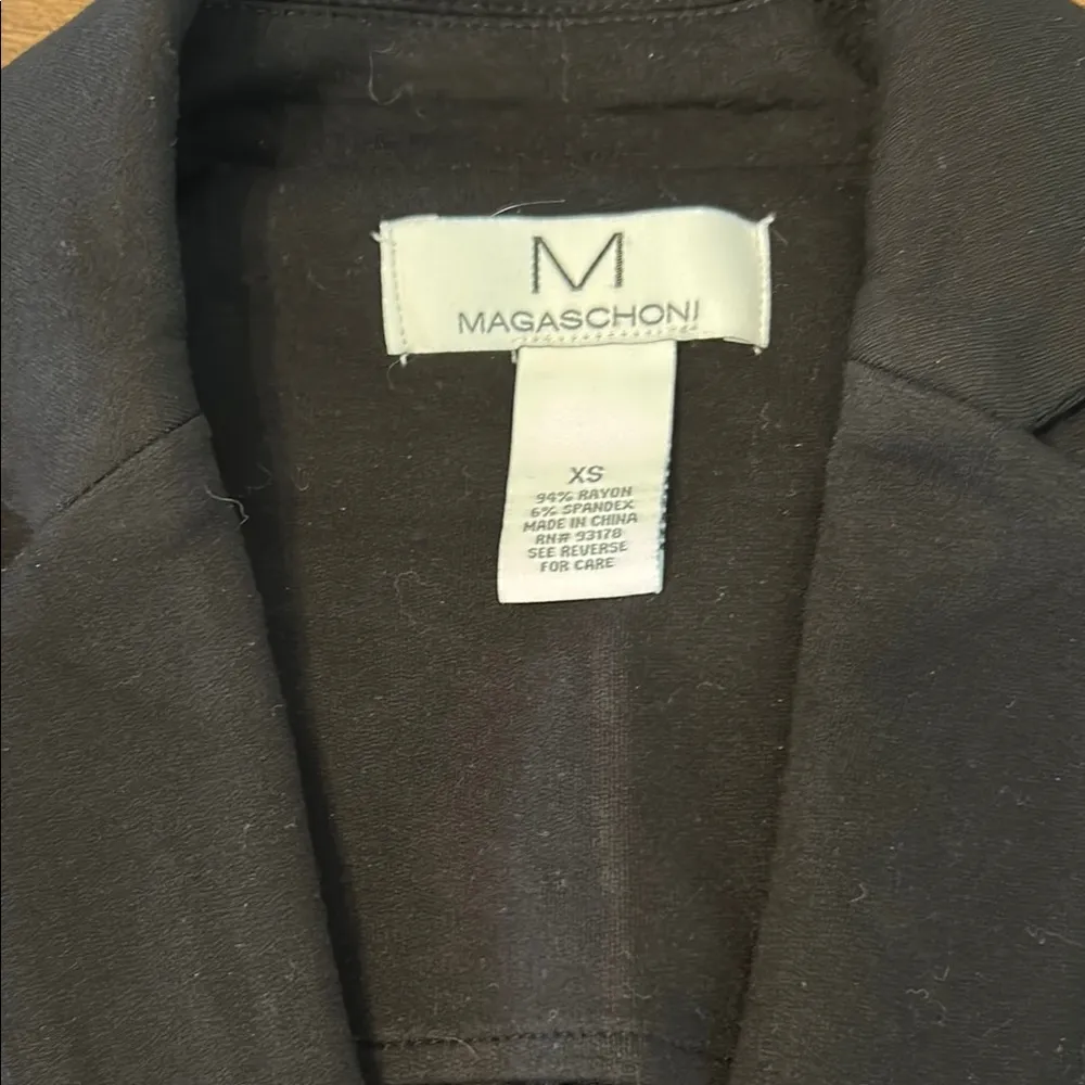 Women's Magaschoni Black Blazer size extra small - Image 2