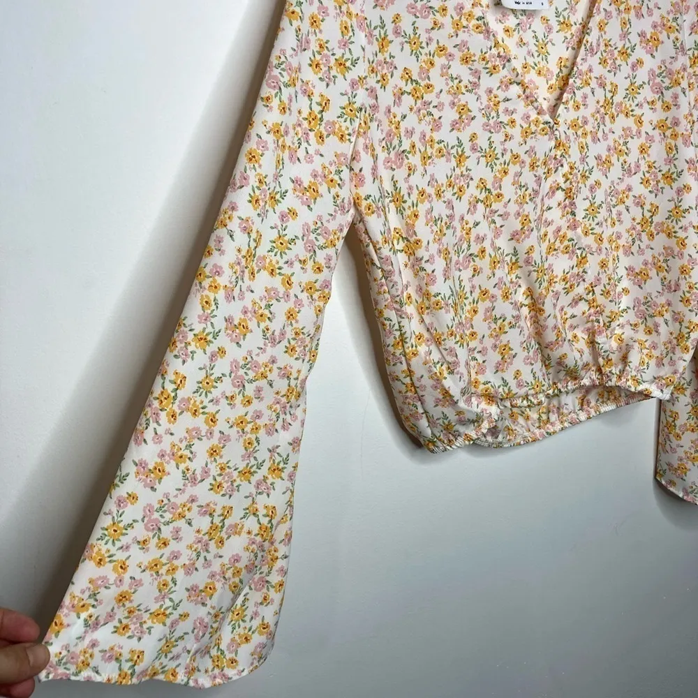 Sadie & Sage floral faux‎ wrap top size small Yellow - Image 2