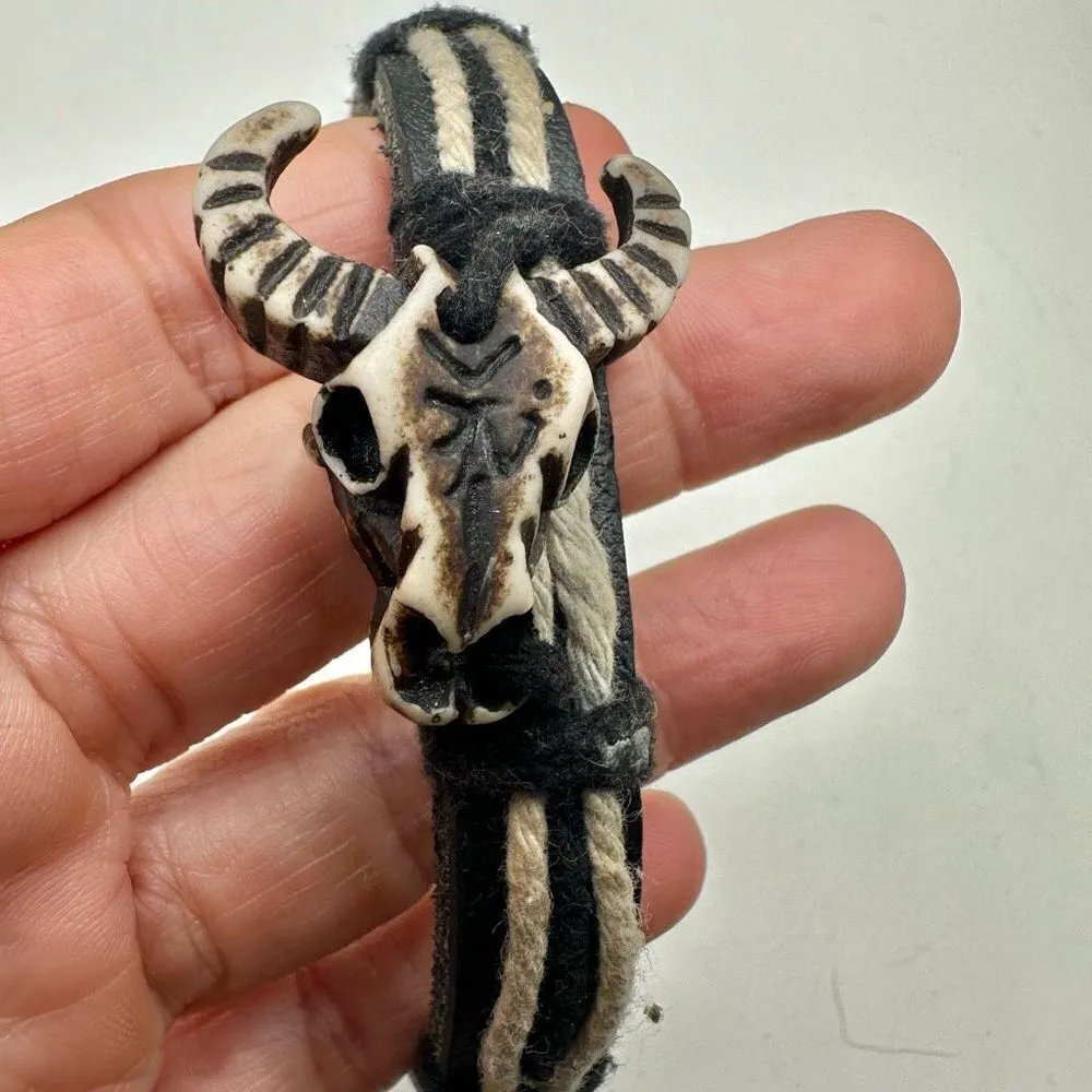 Bullhead skull adjustable bracelet - Image 2