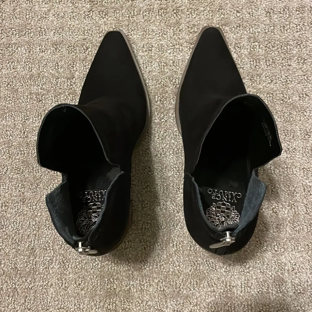 NWOT- Vince Camuto Black Welland Leather Pointed Toe Heeled Booties - Image 6