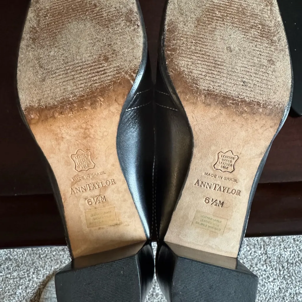 Classic Ann Taylor stacked heel black mules - Image 3