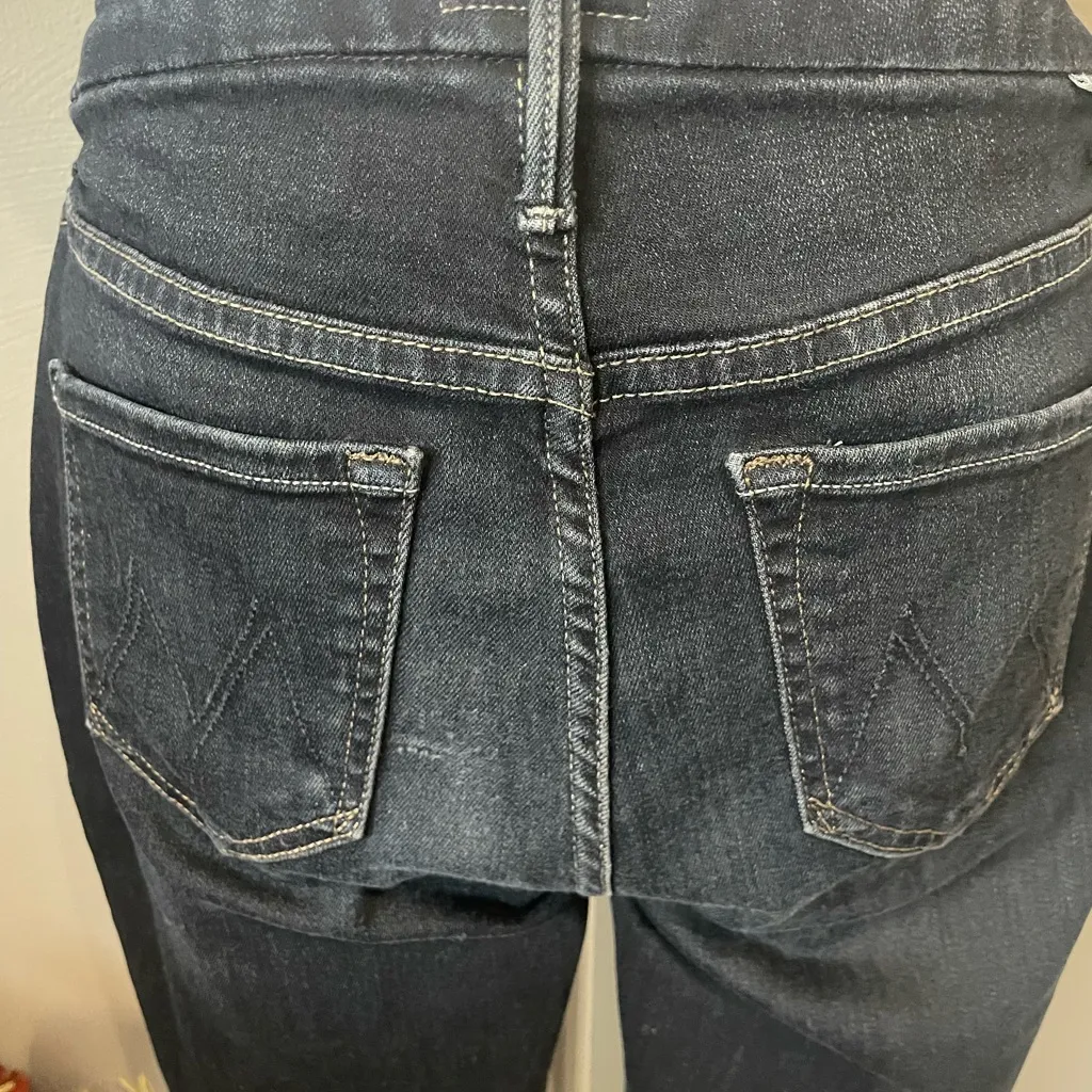 Mother High Waisted Looker jeans in the "Coffee Tea or Me" wash Blue Size 25 - Image 6