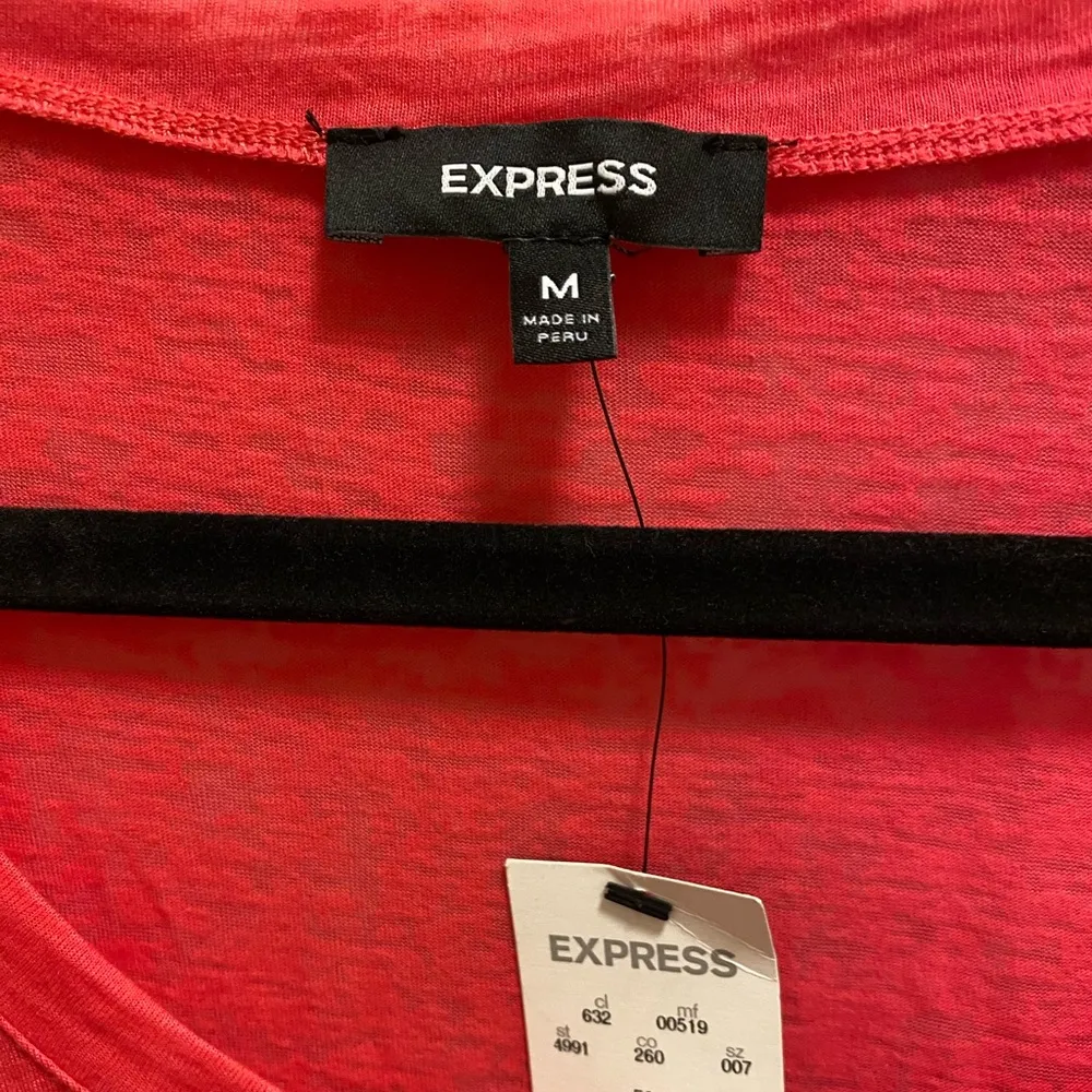 Express Pink Burnout Short Sleeve Pocket Tee Size M NEW - Image 3