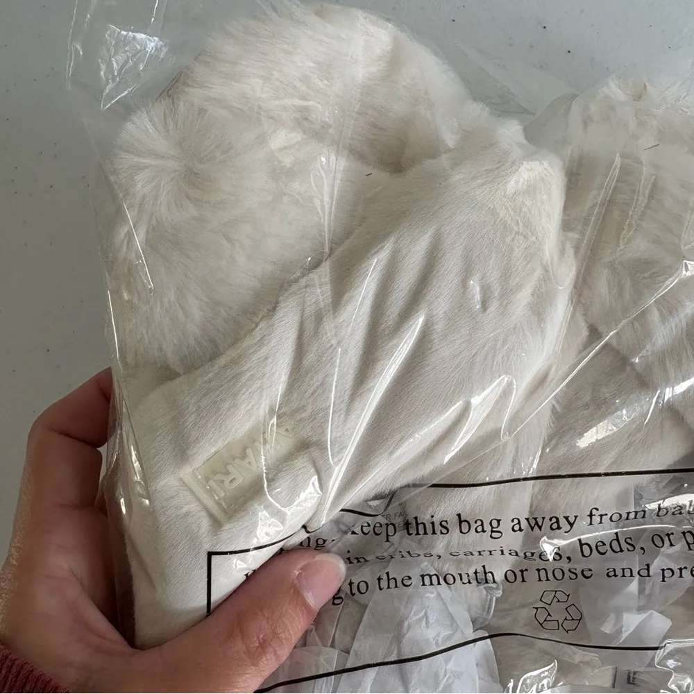 NWT Tahari Lexi slide on slippers in off white size 6 - Image 5