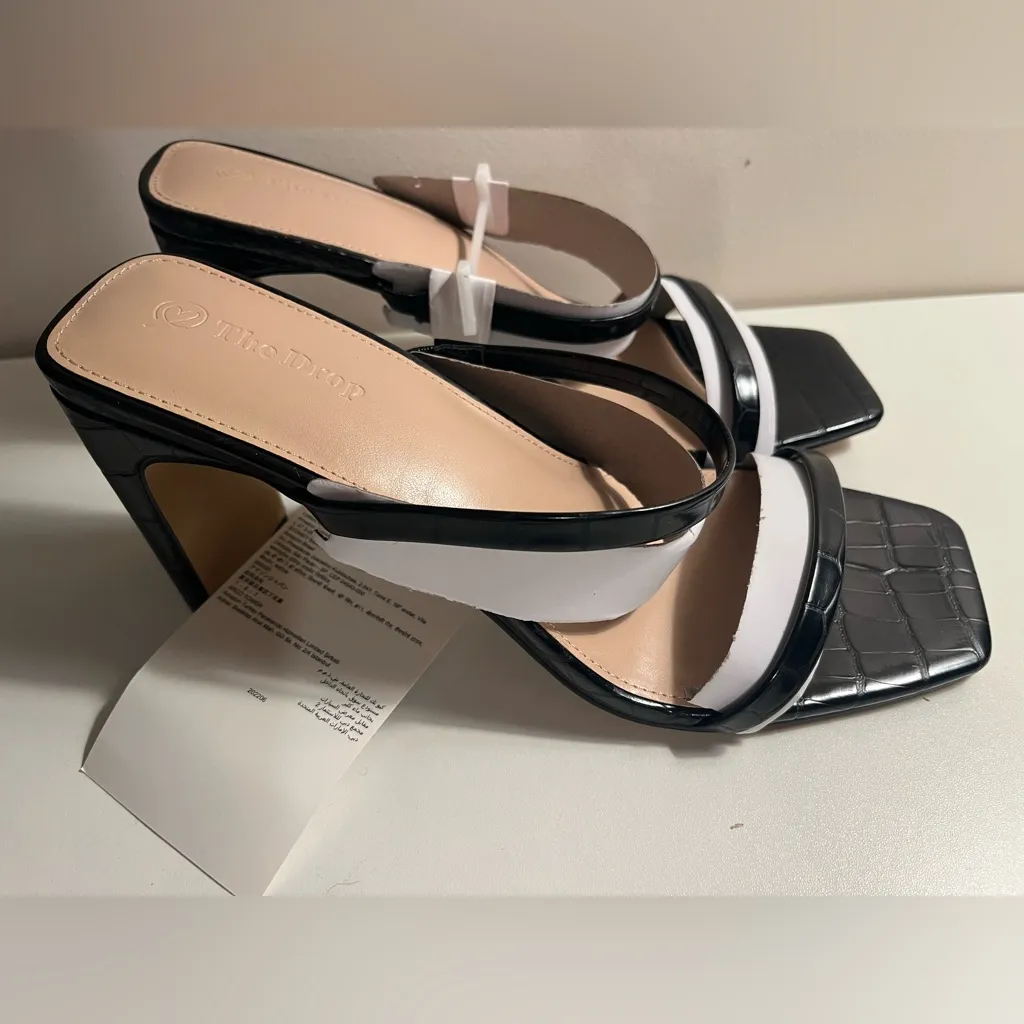 New in box THE DROP Avery Black & White Croc - Image 2