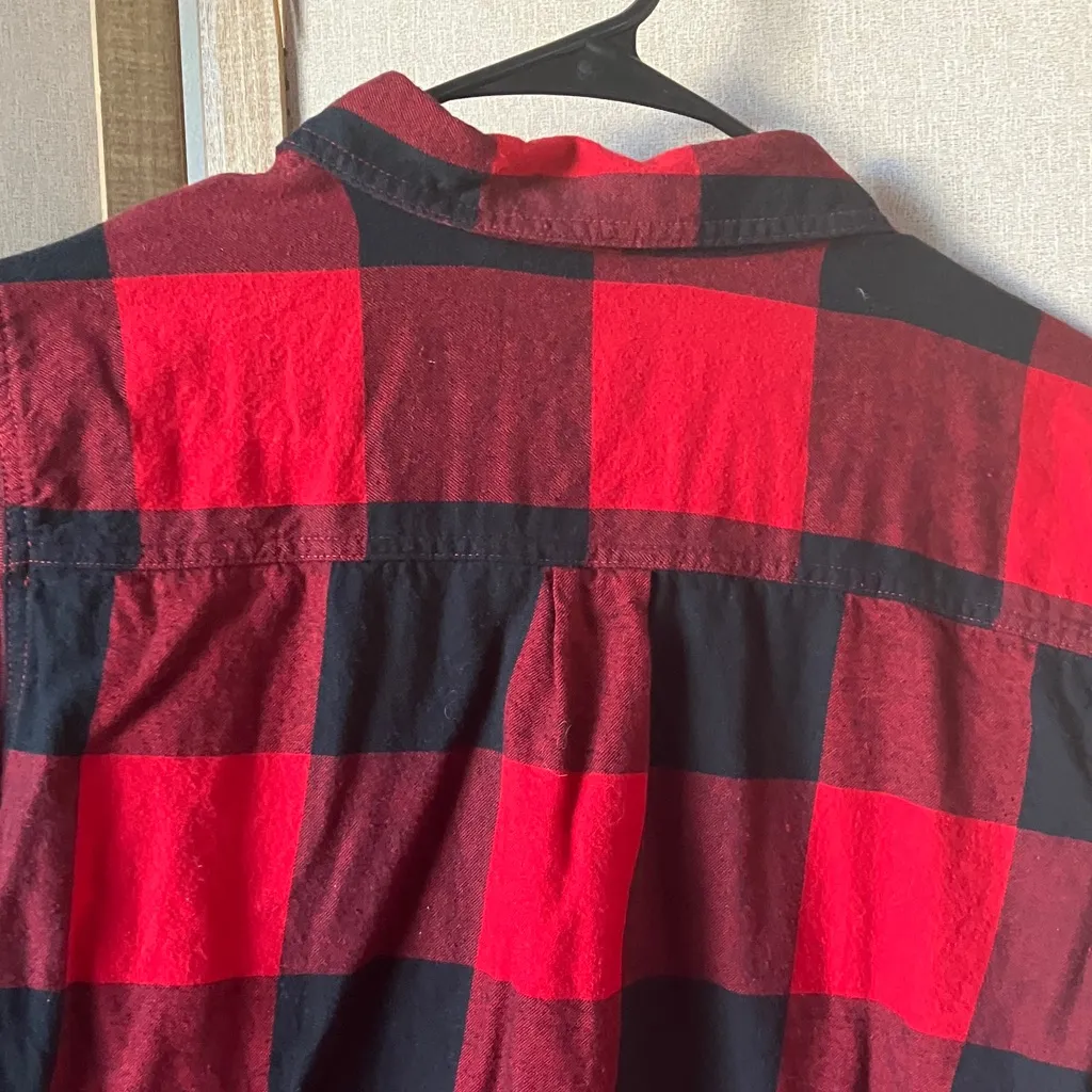 Old Navy Red Checkered watch plaid flannel Shirt large - Image 9
