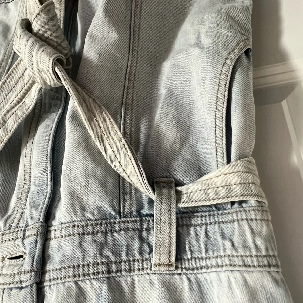 Happy X Nature Kate Hudson Denim Utility Romper Light Wash Tie‎ Waist Button Blue Size 4 - Image 8
