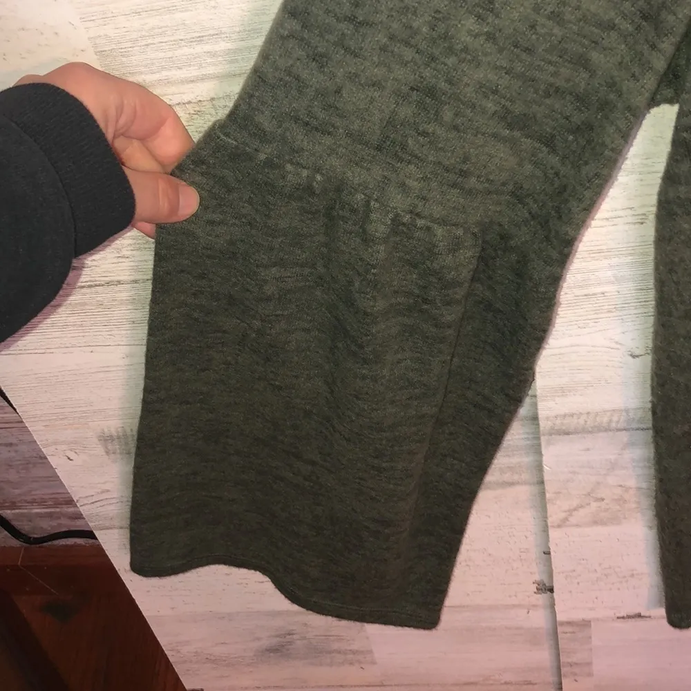 A.N.A green soft shirt bell sleeve olive green shirt sweater top size large​​ - Image 3