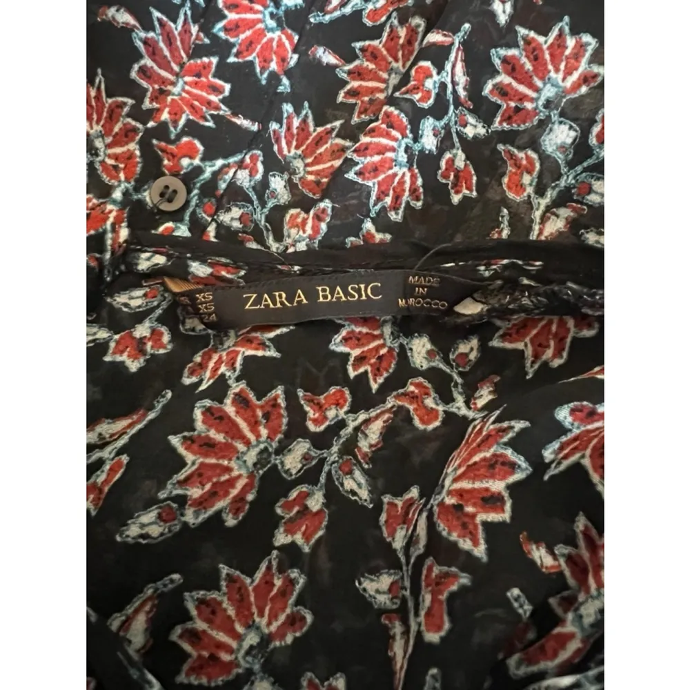 Zara Basic Women Blouse XS Black Red Floral - Image 5