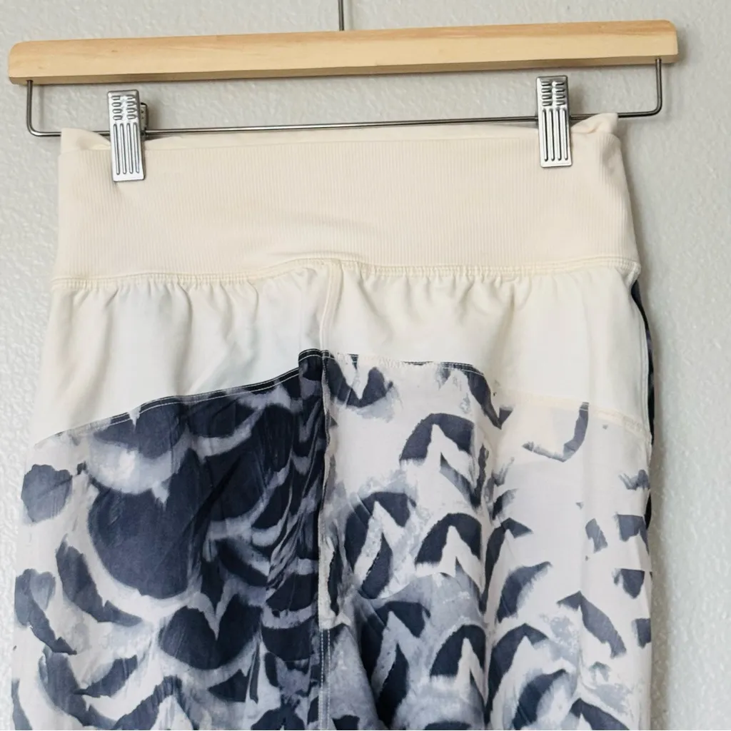 Lululemon Dance To Yoga Pant/Jogger  
Pretty Plume Angel Wing Black Size 4 - Image 10