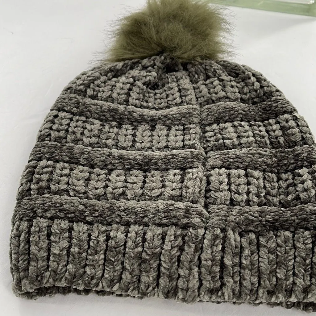 NWT L.I.B. New York thick chenille knit beanie with pompom Green - Image 3