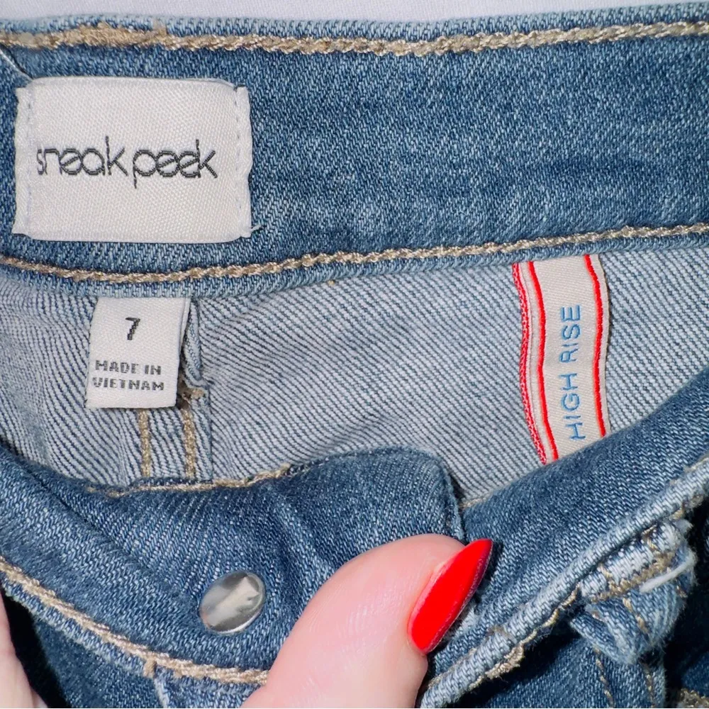 Sneak Peek Medium Wash Denim High Waisted Frayed Hem Ankle Crop Jeans size 7 - Image 2