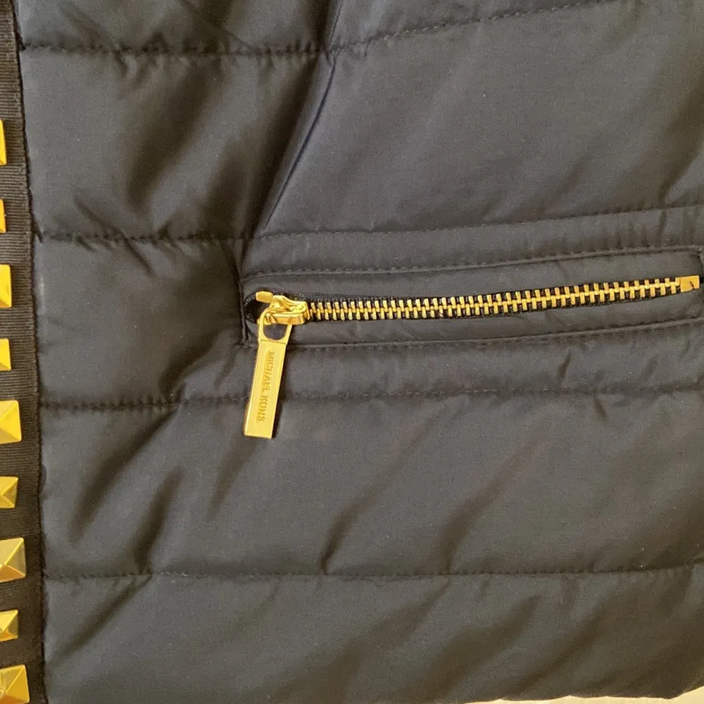 Michael Kors Women’s Vest size L BNWOT color black with gold zippers - Image 4