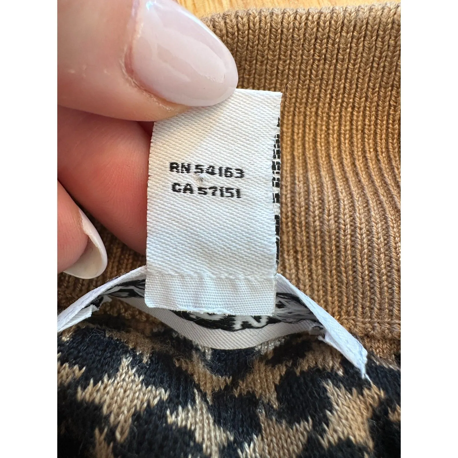 Calvin Klein Preppy Brown Houndstooth Sweater Size Small - Image 4