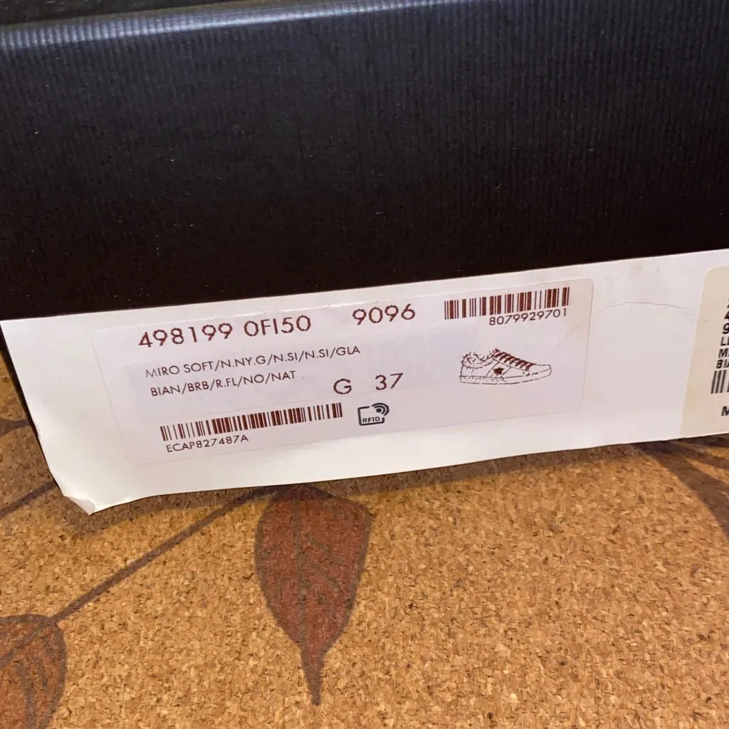 Gucci  White Sneakers with Brown Fur Trim - Image 4