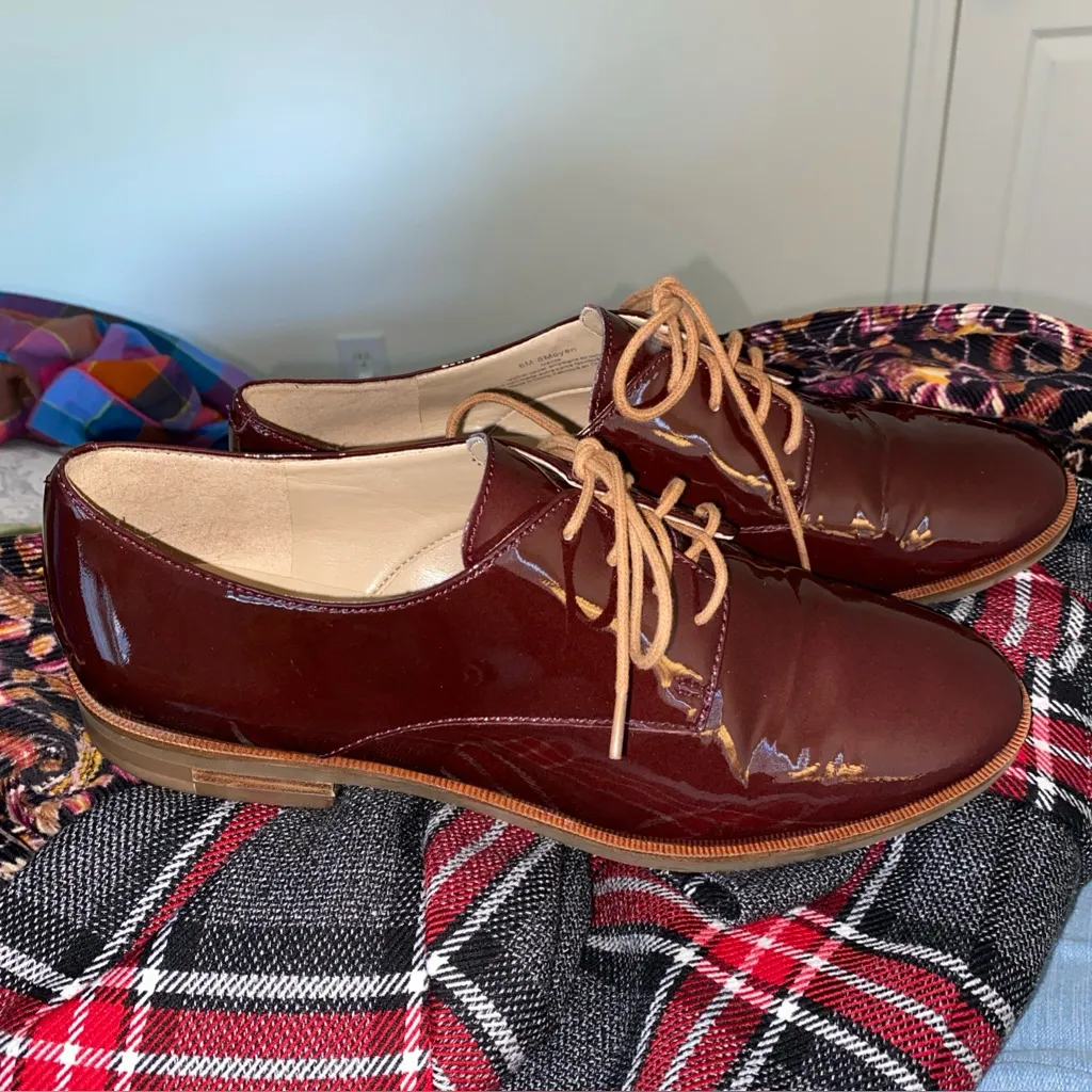 Karl Lagerfeld Iva Patent Leather Oxford Shoes Burgundy 8M Academia Preppy. - Image 1