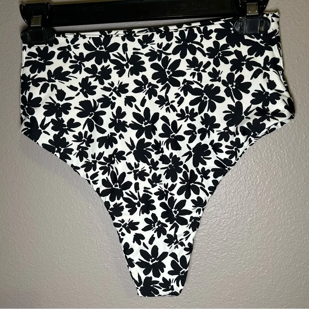 NEW Amuse Society Violette high waist bikini bottoms women’s size medium - Image 4