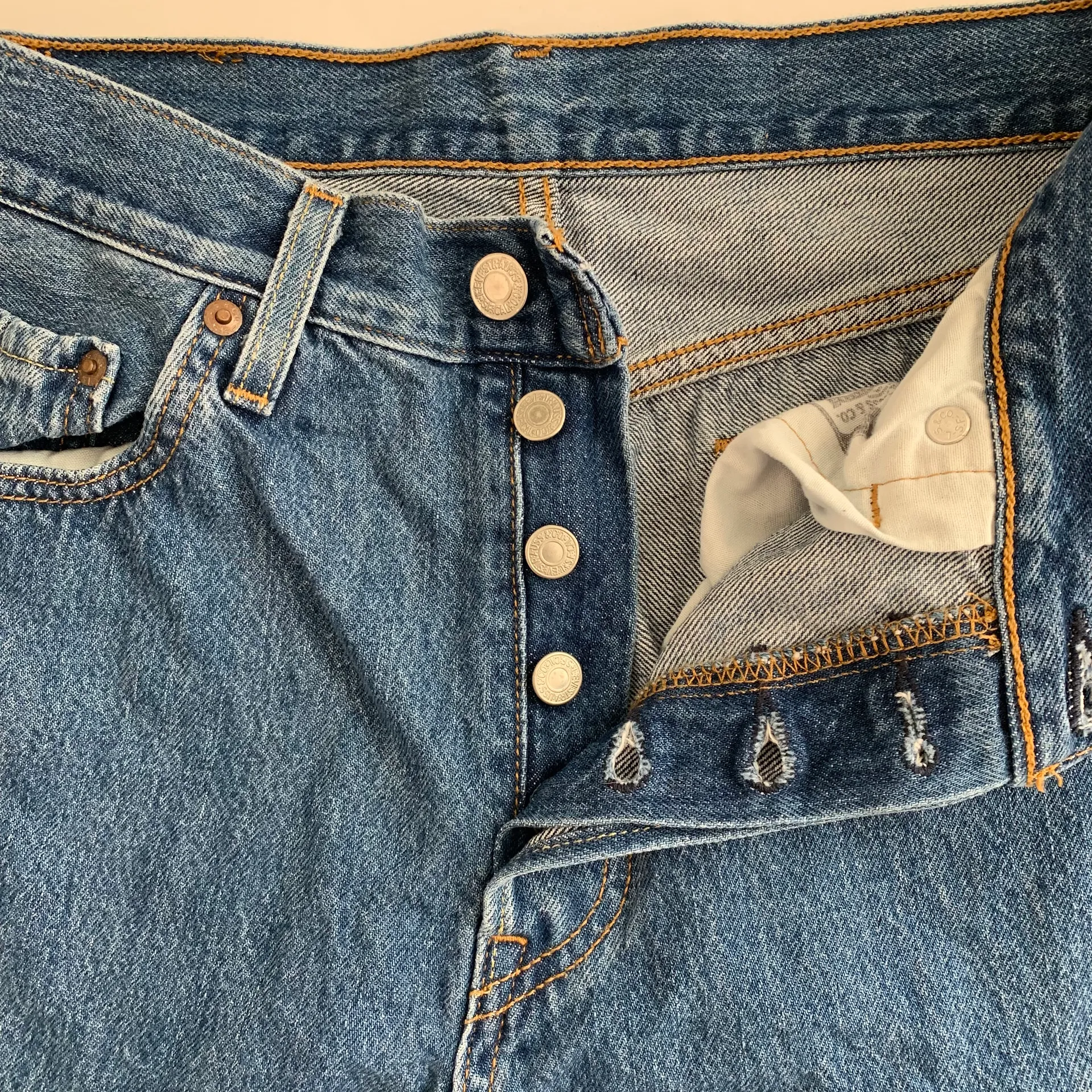 501 Button Fly High Waist Jogger Jeans Sz 27 - Image 9