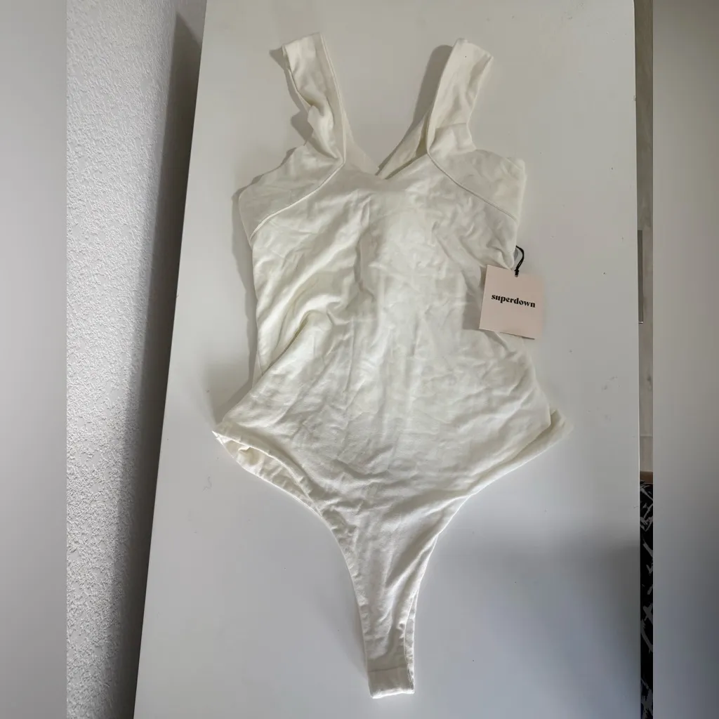 SUPERDOWN Gene Cross Front Criss Cross White Bodysuit size SMALL New - Image 4