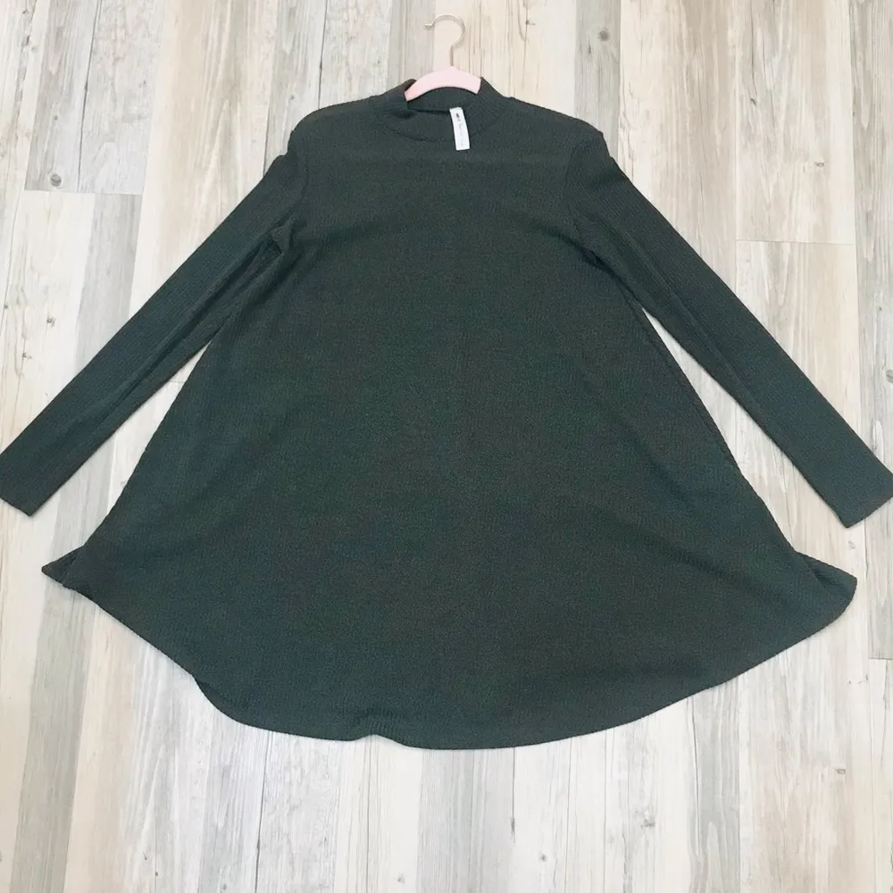 Boutique Olive Green turtleneck tunic sweater sz small - Image 5