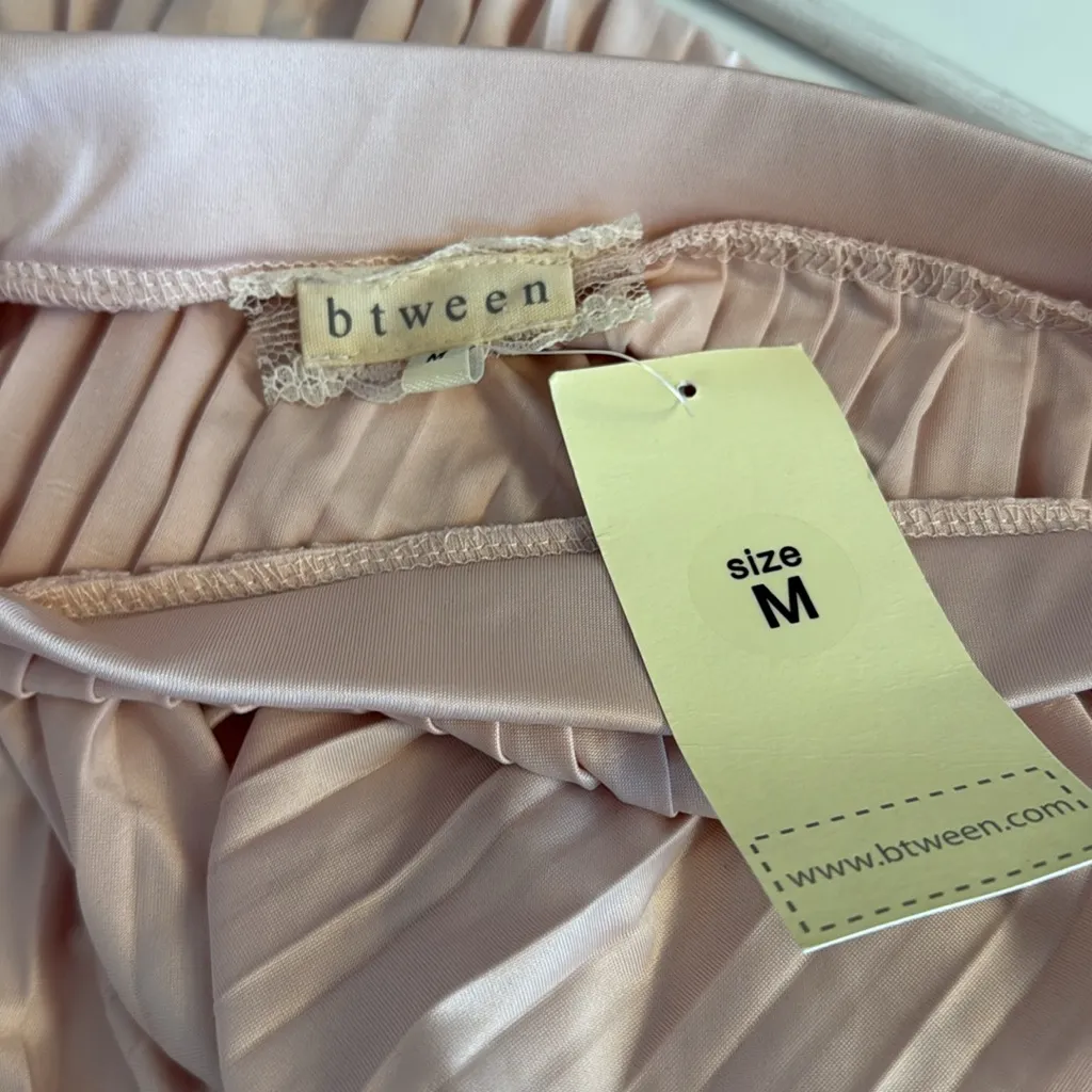 Btween Pleated Satin and Lace Skirt Pink Size M - Image 2