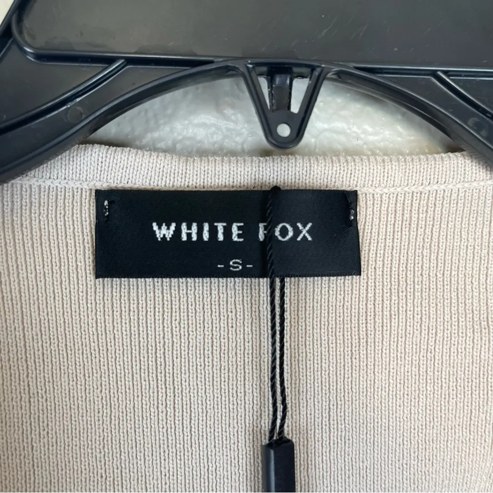 White Fox Boutique Runway style long sleeves knit SZ S - Image 6