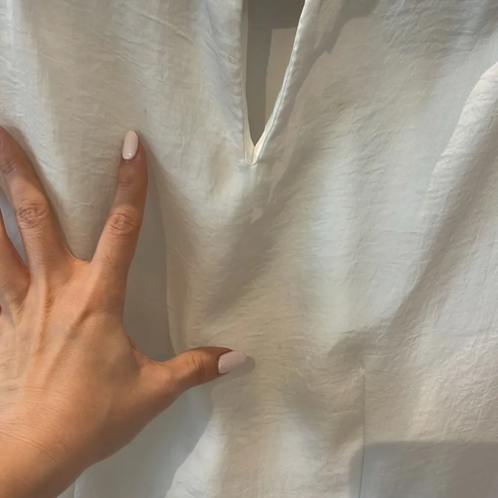 Women size small loose fit white top elegant dressy material - Image 4