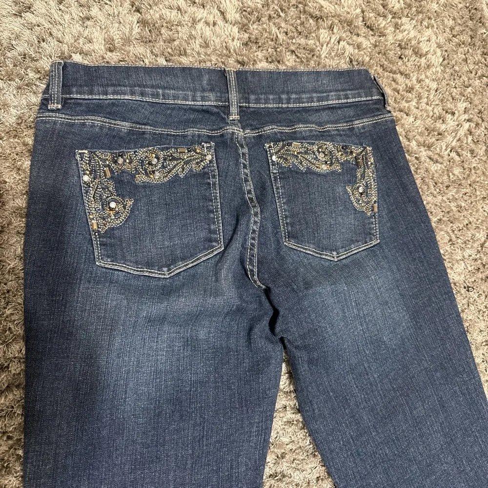 White House Navy Blue low-rise flare jeans with a 4R waist - Image 4