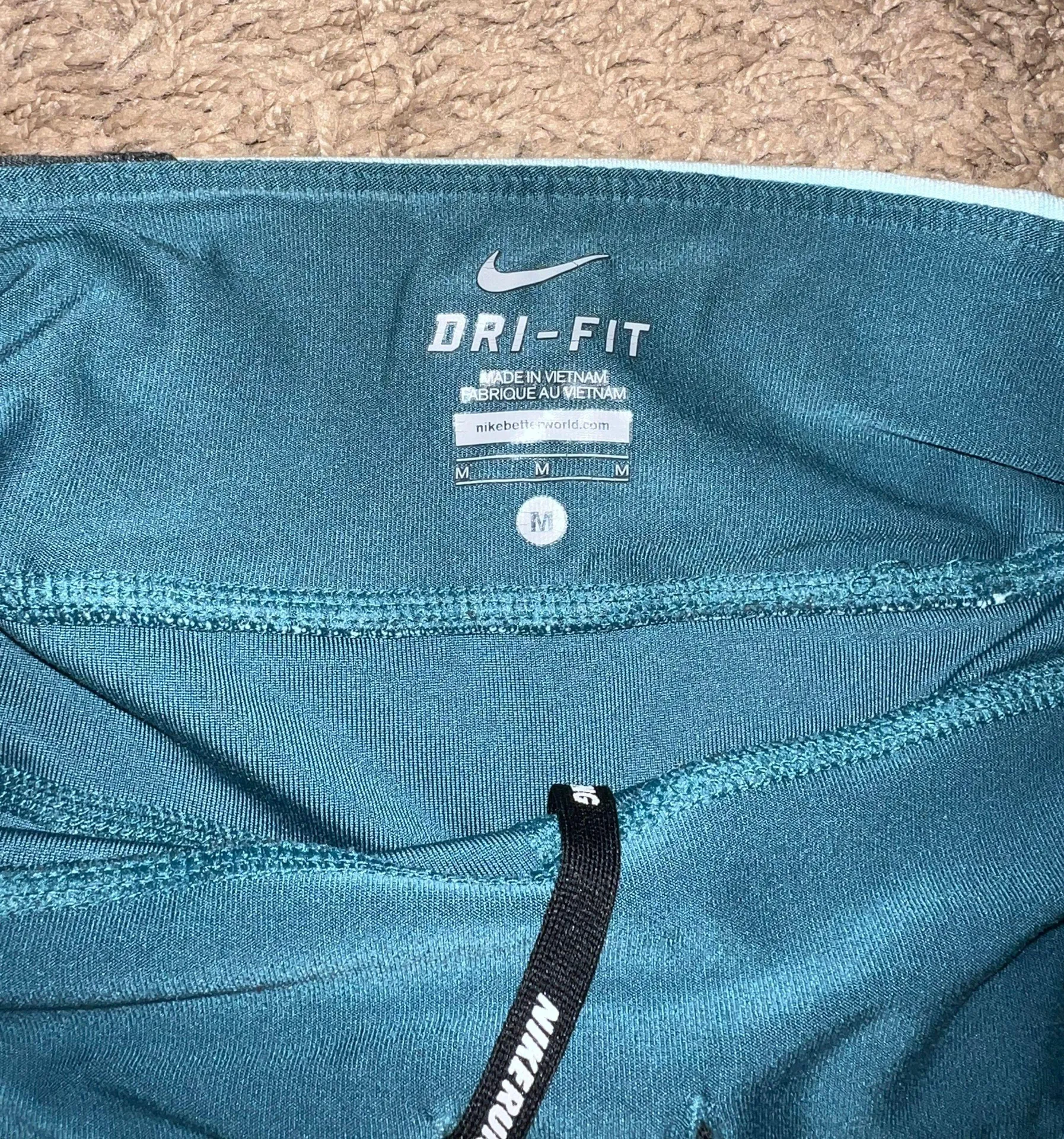 Nike Capri Leggings - Image 3