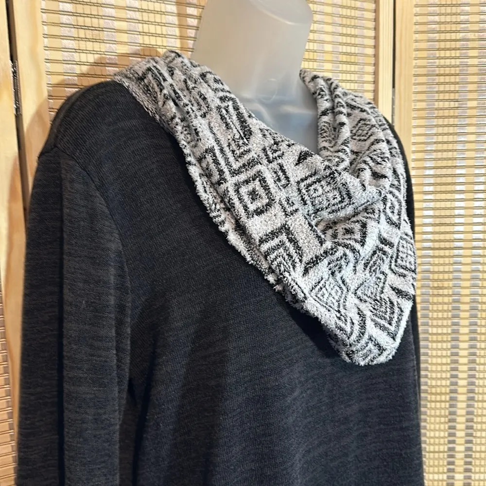 Bellamie Dark Gray Tunic Length Sweater Geometric Print Cowl Neck & Cuffs XL - Image 5