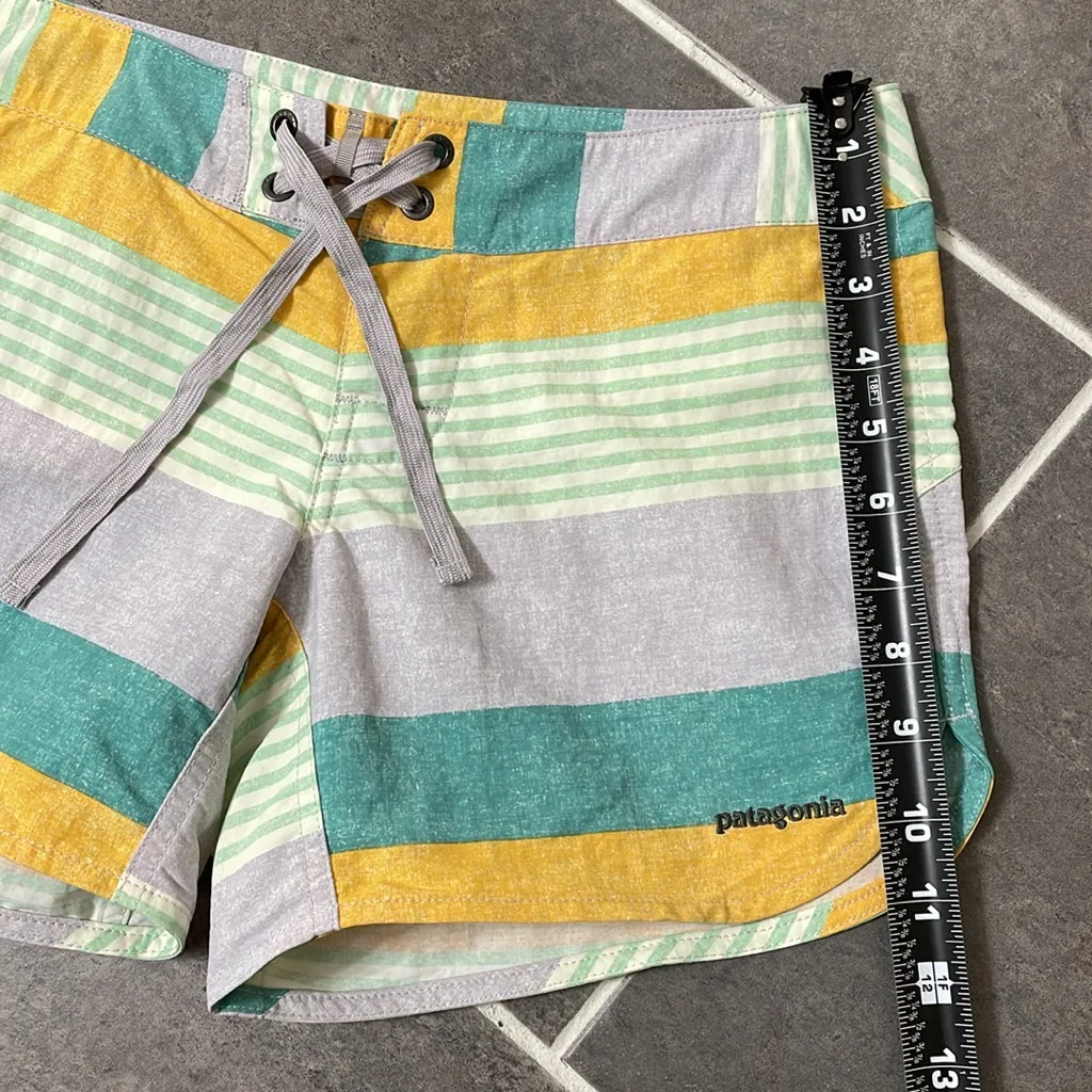 Patagonia  Wavefarer Boardshorts - 5" size 0‎ - Image 4