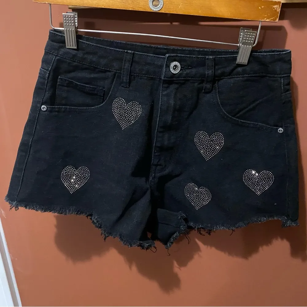 GUC Cider Rhinestone Heart Ripped Denim Shorts Size Small - Image 3
