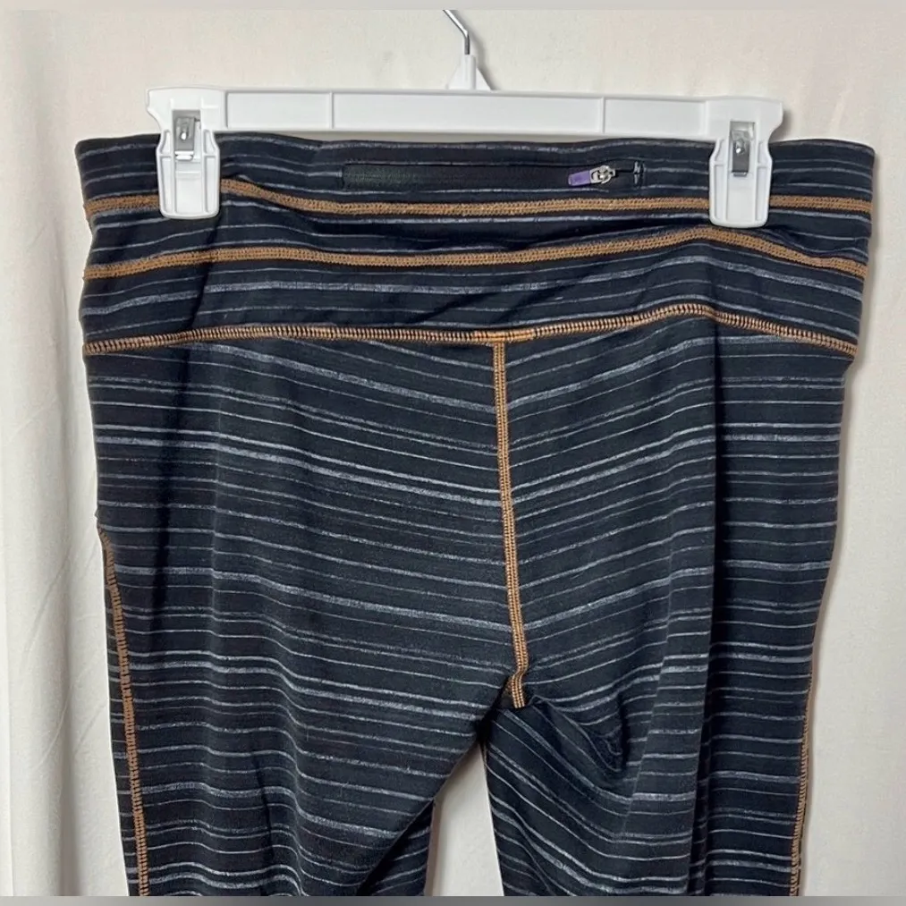 Athleta Striped Relay Capri Legging Size Medium - Image 5