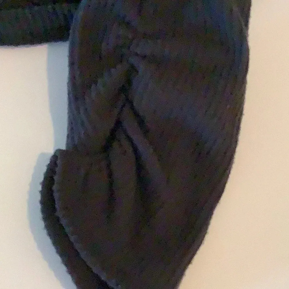 UGG  Size Medium Black Ribbed Three Button Long Sleeve Top. New With Tags. - Image 13