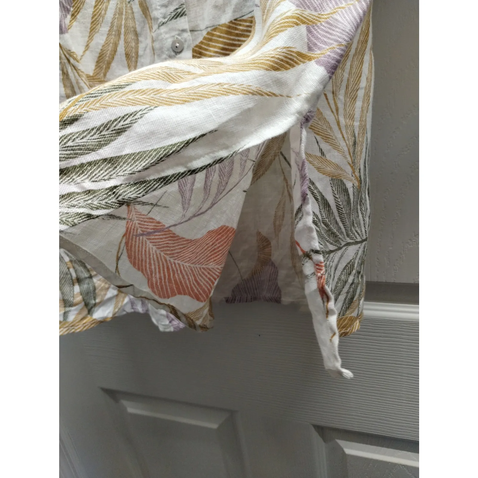 Tahari Womens Size 1X Linen Cream Multicolor Leaf Print Tropical Button Up Shirt - Image 4