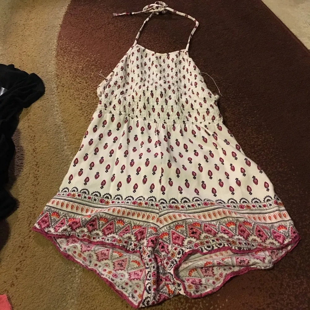 White halter romper never worn - Image 3