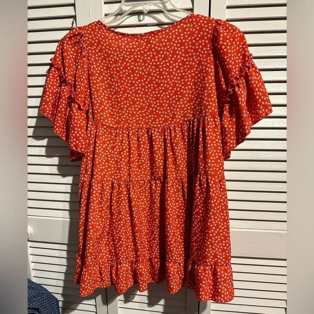 Hailey & Co Small oversized blouse. Floral and ruffles. Rust/burnt orange color - Image 3