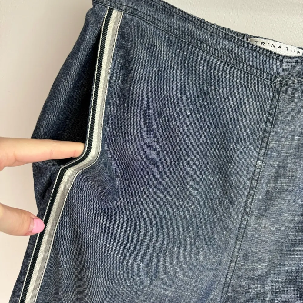 Trina Turk Lyocell Linen Wide Leg Crop Slit Hem Pants Sz Medium Blue Chambray - Image 5