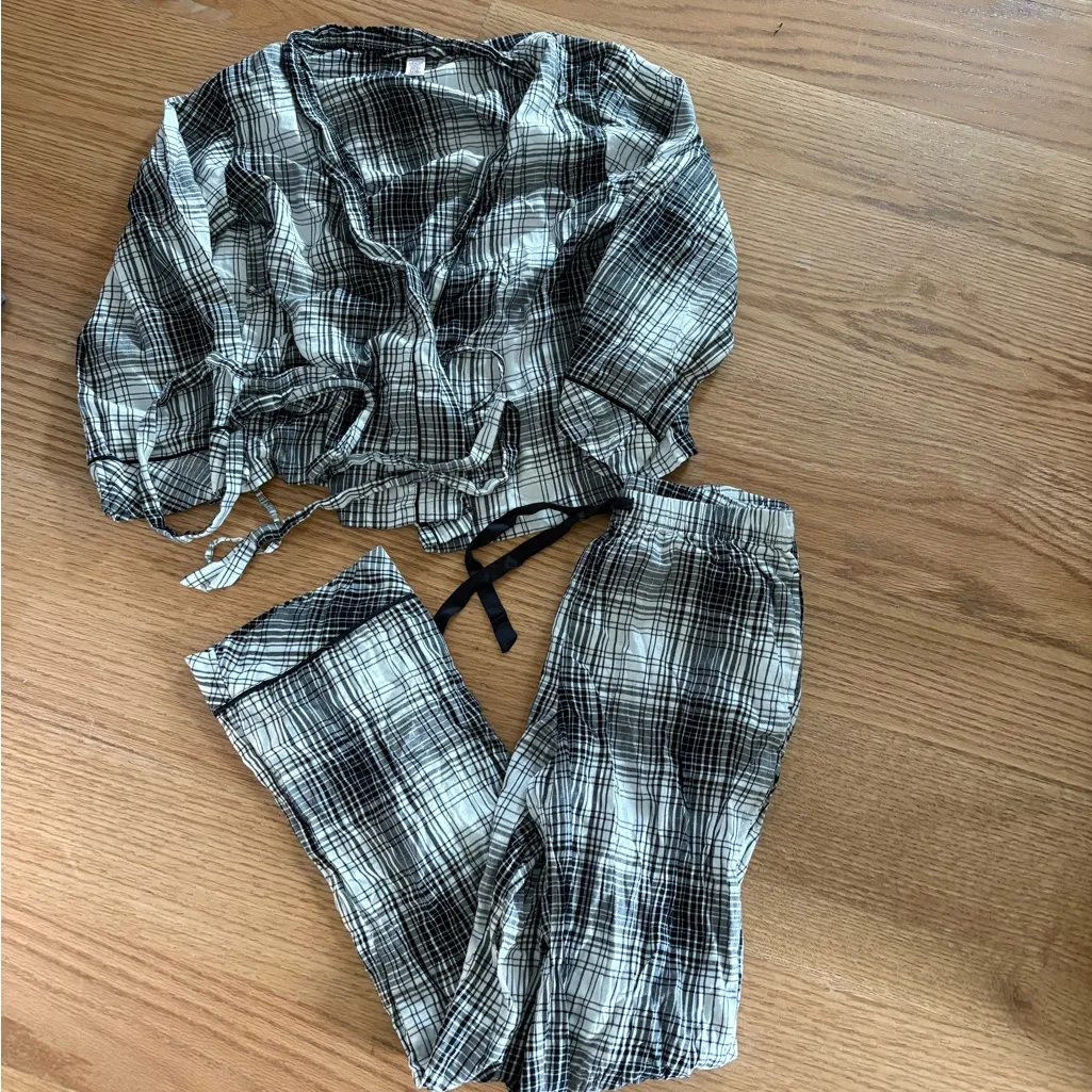 Victoria secret sleep set - Image 2