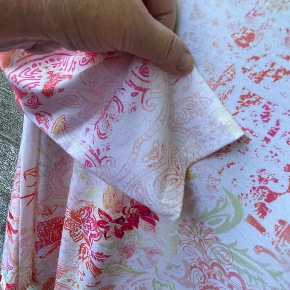 One World size M floral shark bite hem  tunic top relaxed fit. - Image 4