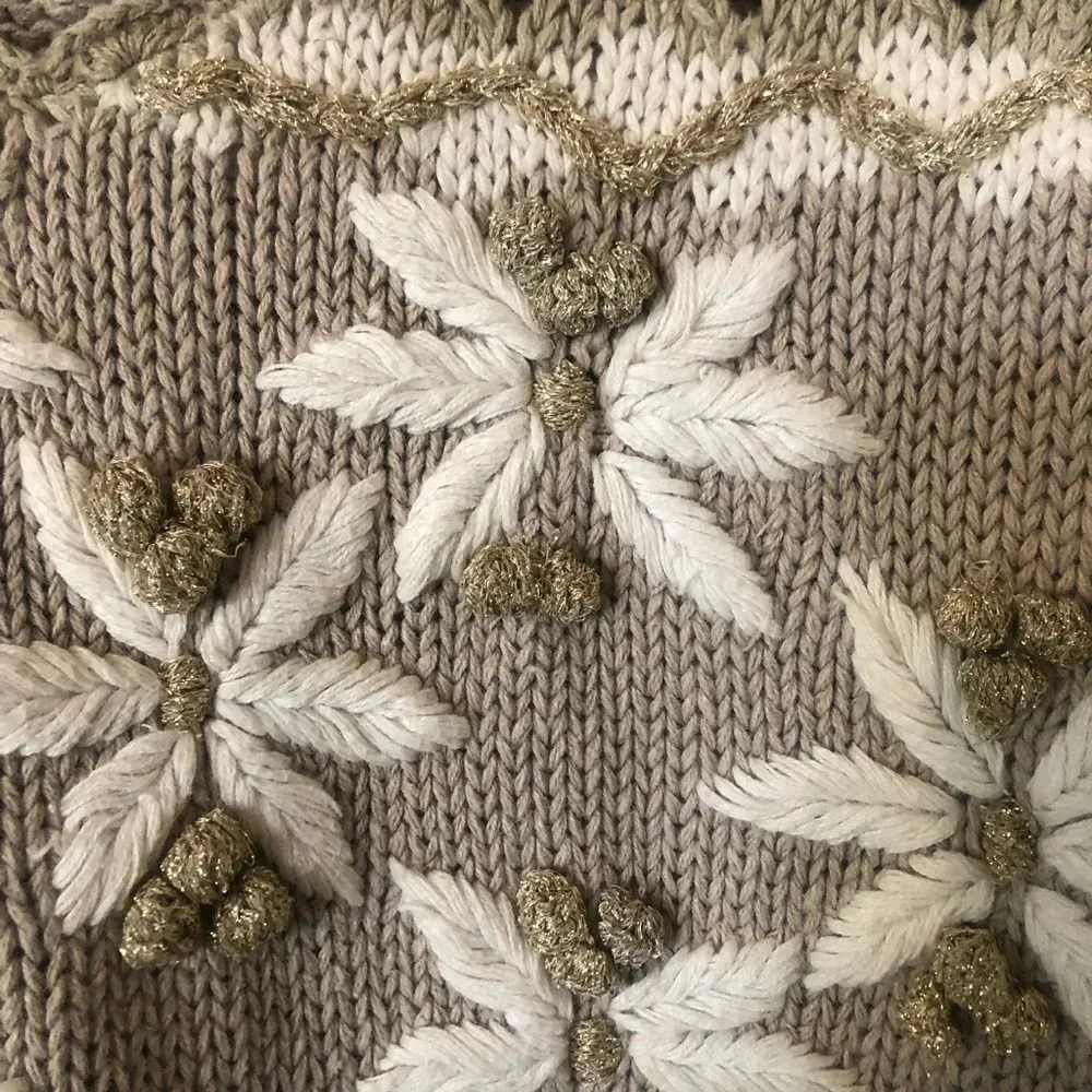 Vintage 90s tan cream Floral Fall Holiday Embroidered Knit sweater Gold poms Size M - Image 6