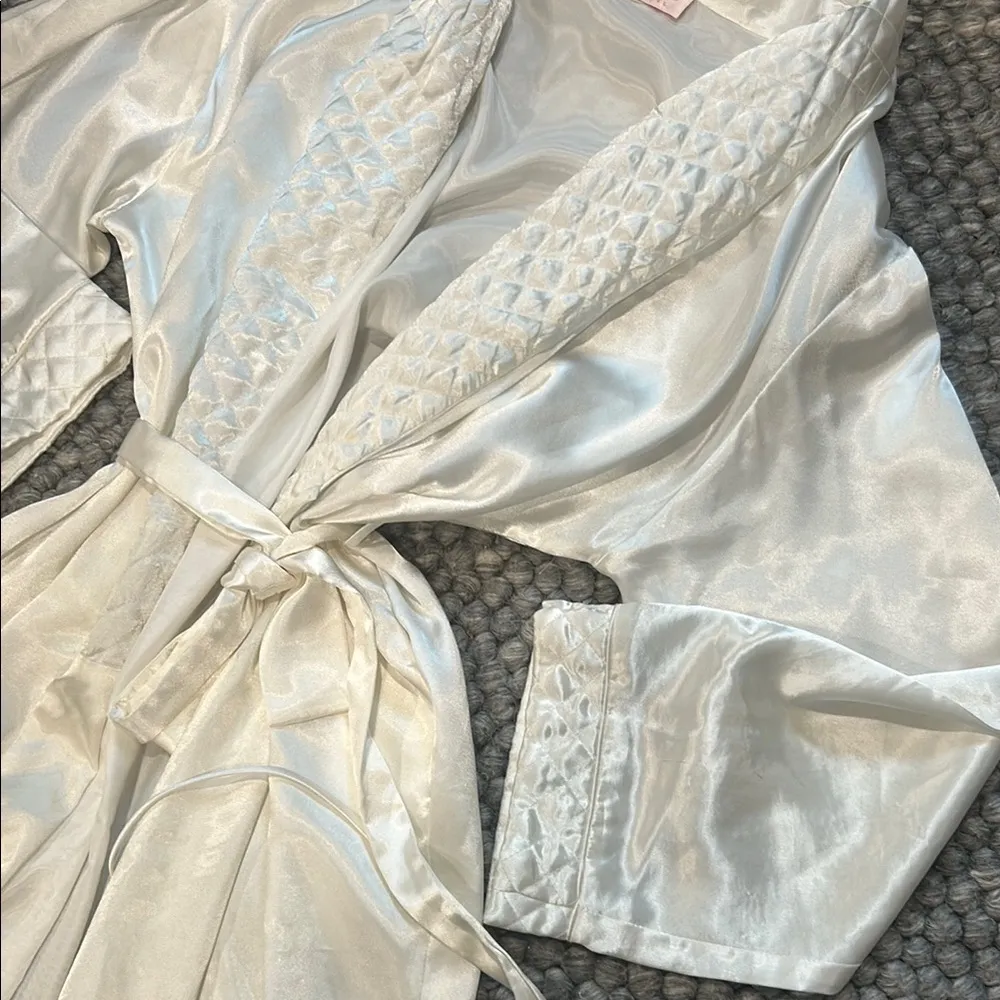 Oscar De La Renta Pink Label Cream Satin Robe One Size Fits All - Image 5