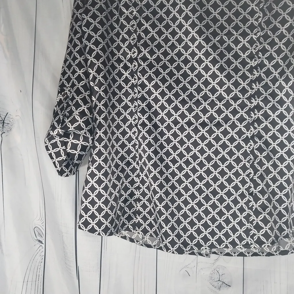 White House Black Market Black and White Patterned Women's Button Up Blouse - Image 13