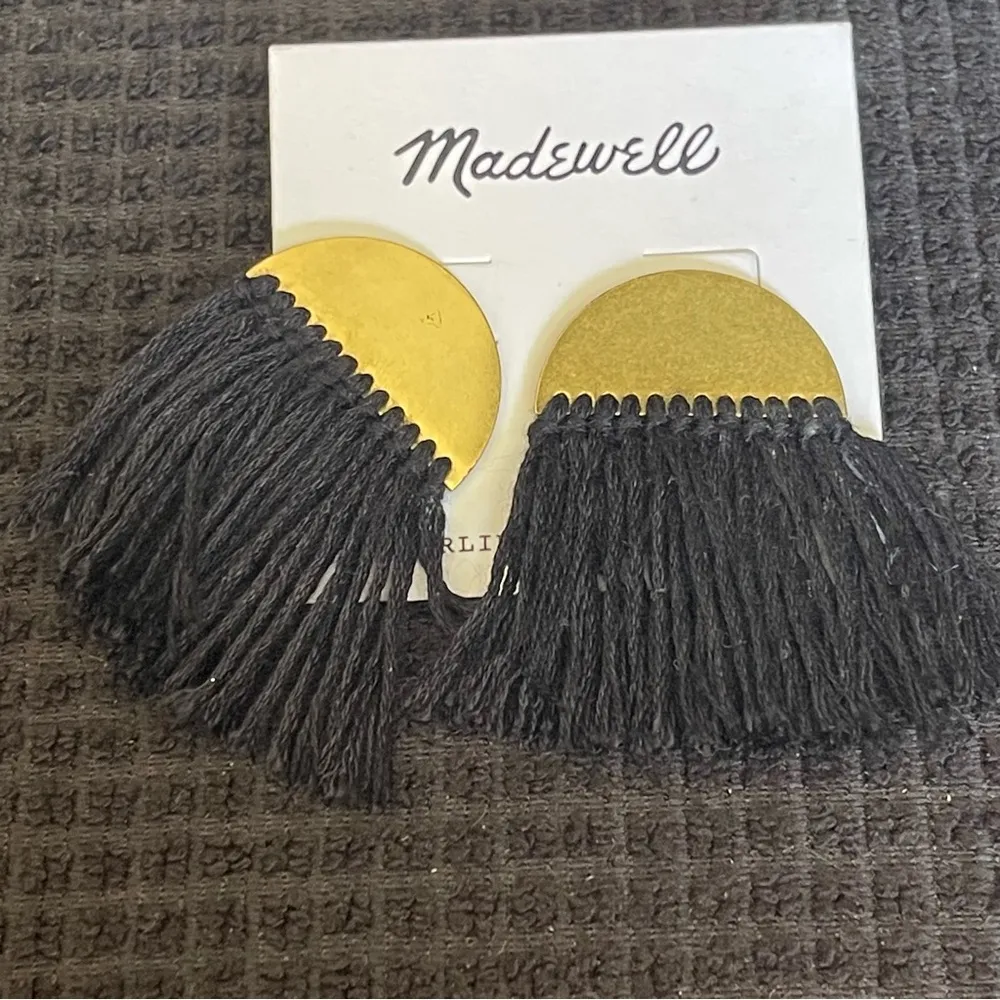 Madewell Black/Gold color half moon-shaped earrings with tassels - Image 6