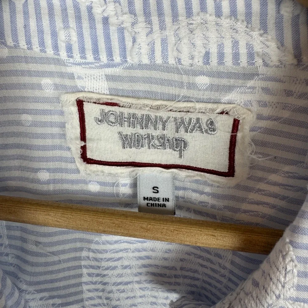 Johnny Was Workshop Flore Seersucker Button Down Shirt Sz S Embroidered Striped - Image 11
