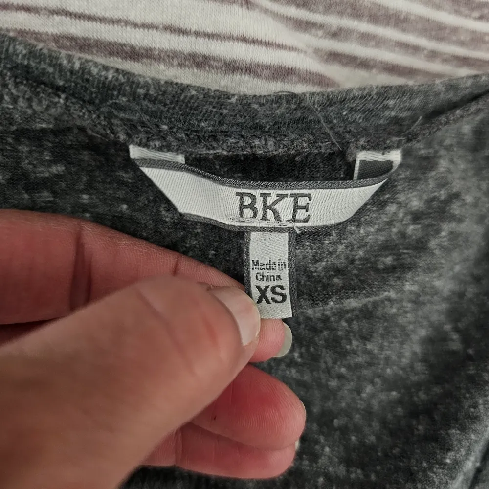 BKE Quail Colorblock Striped Nubby Knit Vneck Tee Shirt Size XS - Image 7