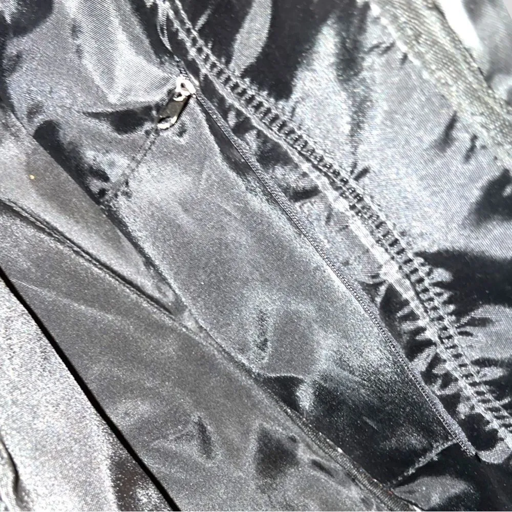 Skull and roses cute carryall bag! Pre loved Gray - Image 5