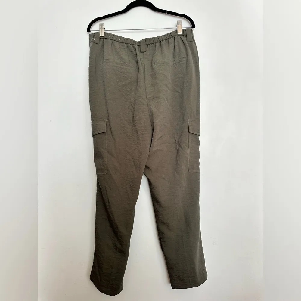 Chico’s Women’s Lightweight Cargo Pants Olive - Image 3